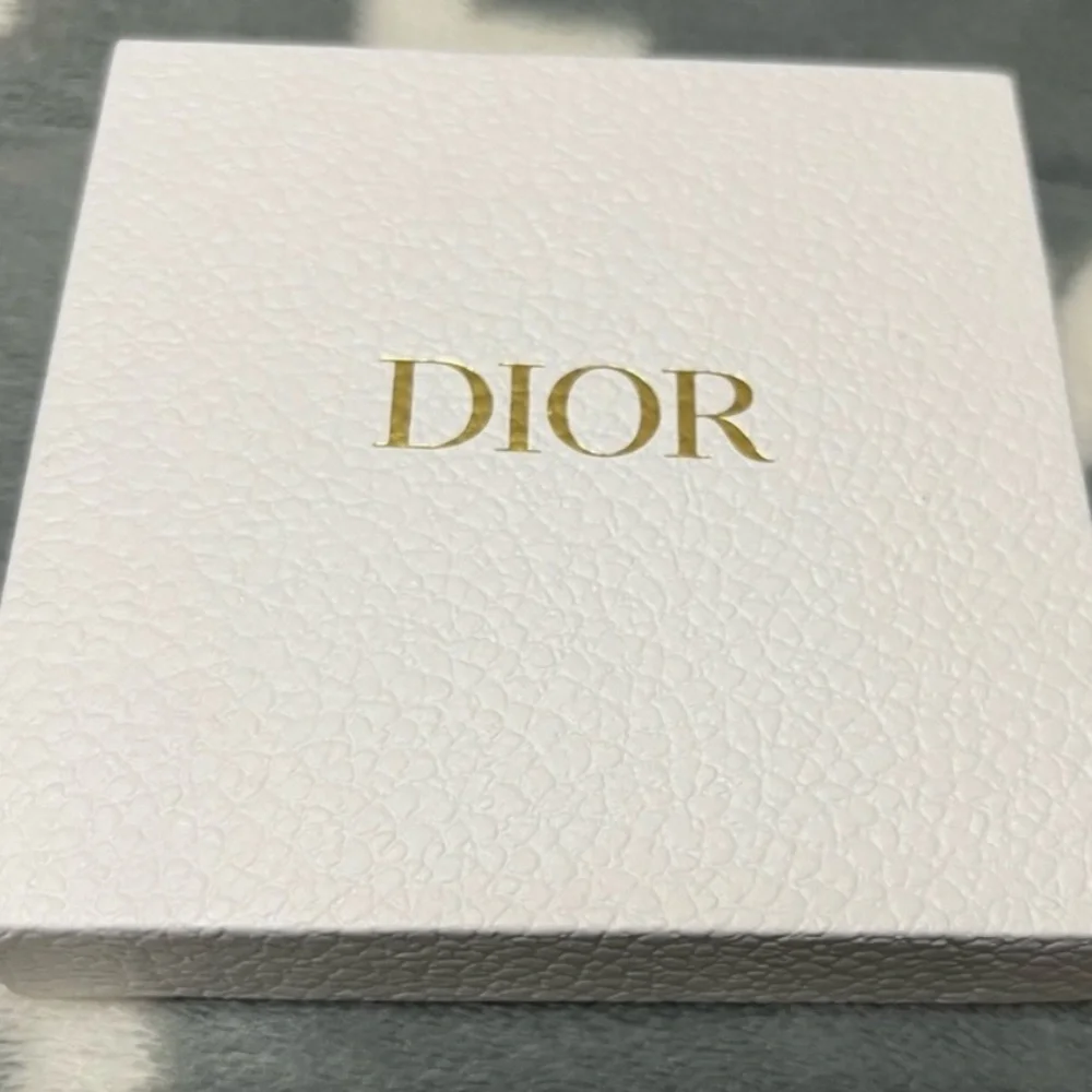 Dior Bundle: Dior Bracelet NIB and Addict Lip Glow Oil #062 Bronzed Glow - Picture 4 of 9